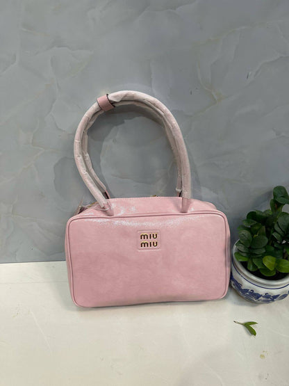 Miu Miu
High quality
95 dhs✅

Zain50
♥️♥️♥️