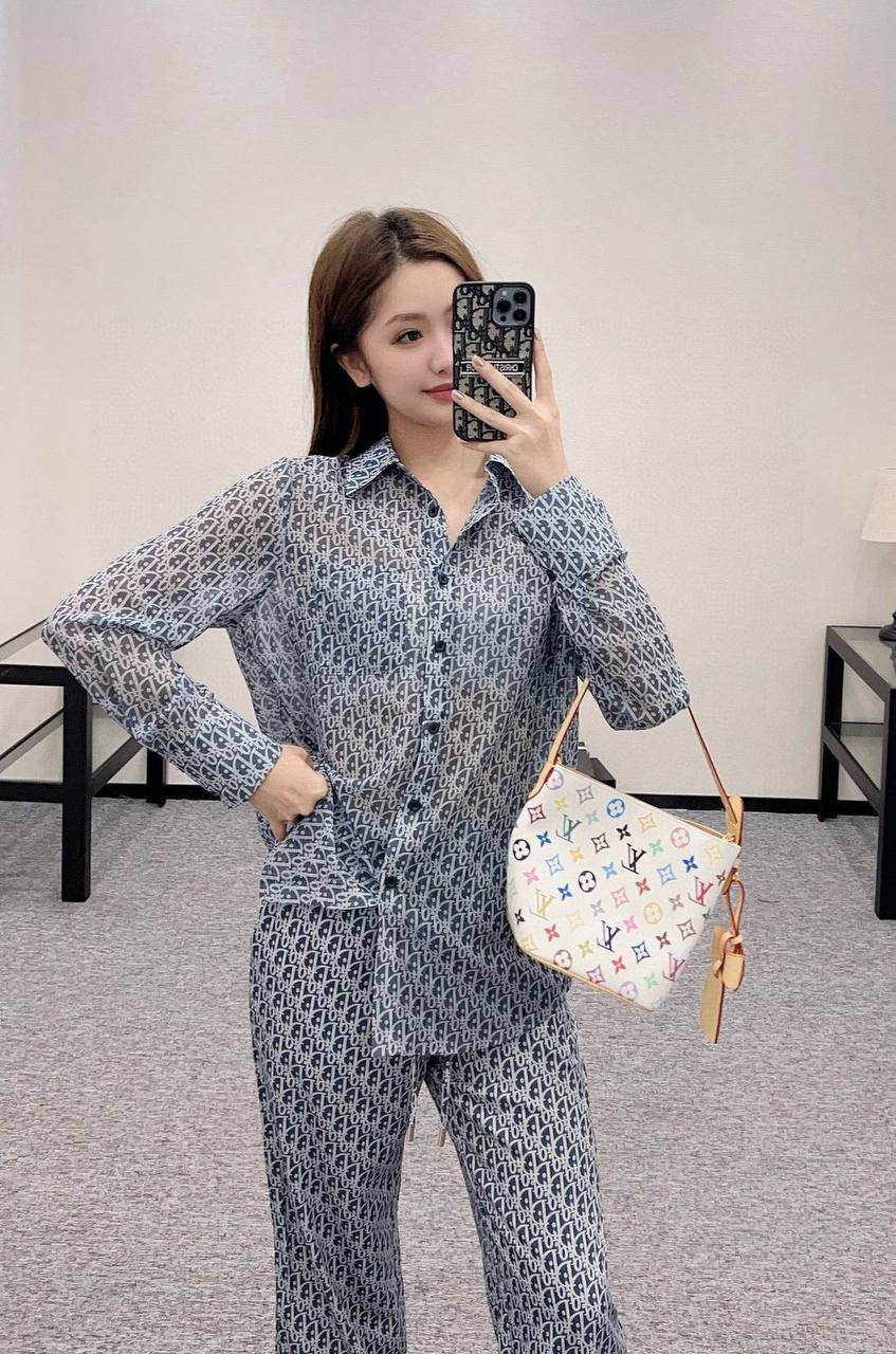 *New collections      
230 dhs🪙
*good  quality  ✅
*Sizes:S M L * 
*AVAILABLE NOW*

Zain231
♥️♥️♥️