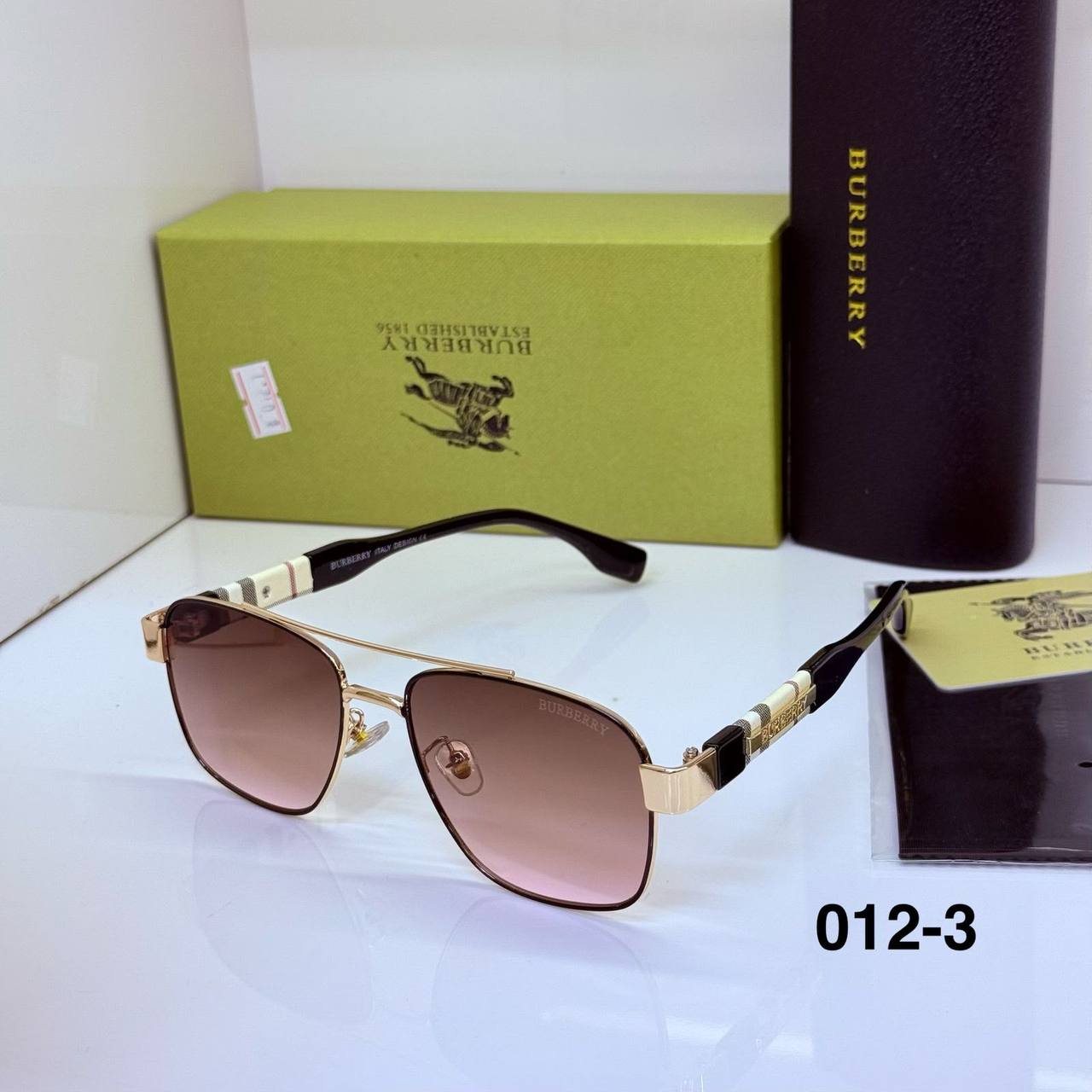 SUNGLASSES 🕶️
GOOD QUALITY 

50 dhs✅

WITHBOX
🎁🎁🎁

Zain40
♥️♥️♥️