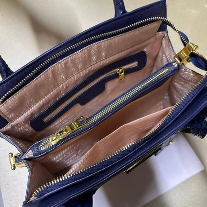 PRADA GOOD QUALITY 
110 dhs🇦🇪🇦🇪

Zain295
♥️♥️♥️