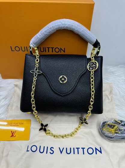 💎 LV Capitalcines
1️⃣ First quality +🎁
Size : 21 * 15 cm
90 dhs🪙🌨️
with box🎁

Zain115
♥️♥️♥️