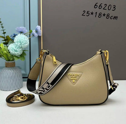 Prada

90 dhs✅

with box
🎁🎁🎁

Zain35
♥️♥️♥️