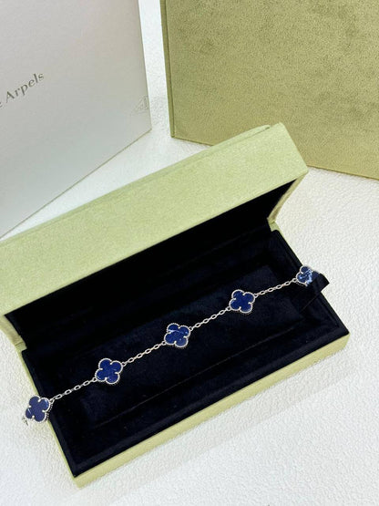 VCA 
Bracelet 🦋
Master quality 💯
With normal boxes 🗃️ 
75 dhs✅

With master box 📦 
120 dhs✅

Zain216
♥️♥️♥️