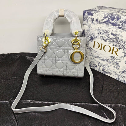 Dior
105 dhs🪙🖤 

with box 
🎁🎁🎁

Zain235
♥️♥️♥️