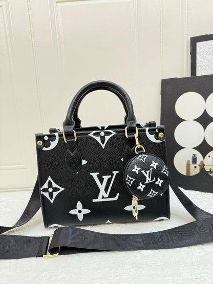 LV
25*20*11 cm
75 dhs🪙🌨️

Zain17
♥️♥️♥️