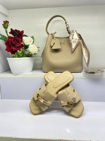 Hermes Set
170 dhs✅
Bag size 24 cm
Slipper size 36…41👈

Zain161
♥️♥️♥️