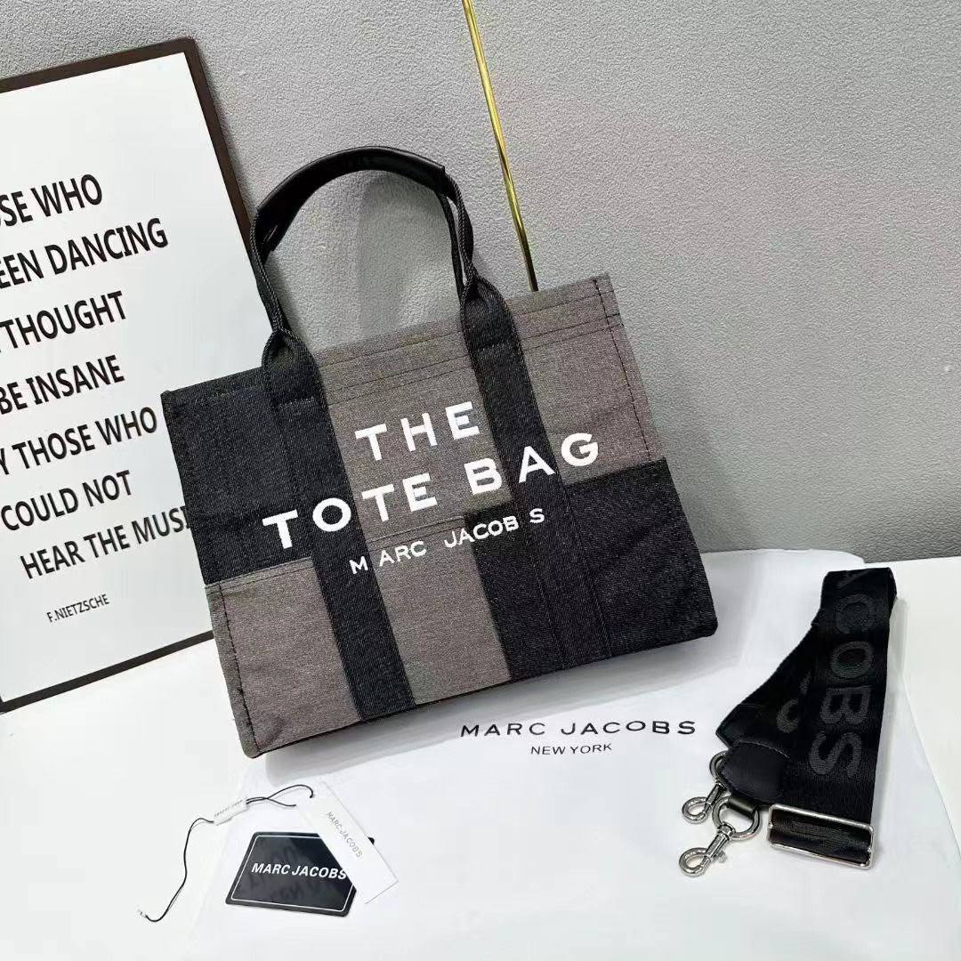 MARC JACOBS 
THE TOTE BAG 
 GOOD QUALITY 
120 dhs💛

Zain39
♥️♥️♥️