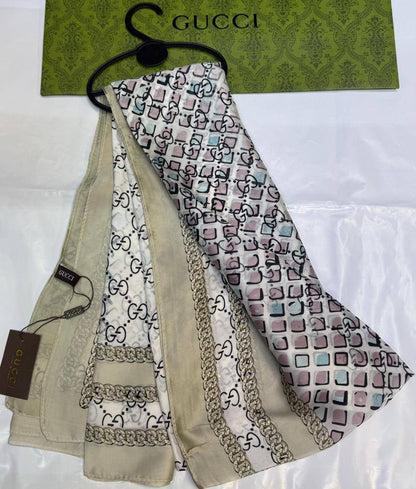 LV - Gucci
Silk scarf 
40 dhs✅
55 dhs✅ 

with box🎁🎁🎁

Zain93
♥️♥️♥️