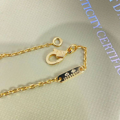 VCA ❤️‍🔥*
Necklace 🦋
Master quality ✨
With normal boxes 🗃️ 
50 dhs✅
With master box 📦 
75 dhs✅

Zain216
♥️♥️♥️