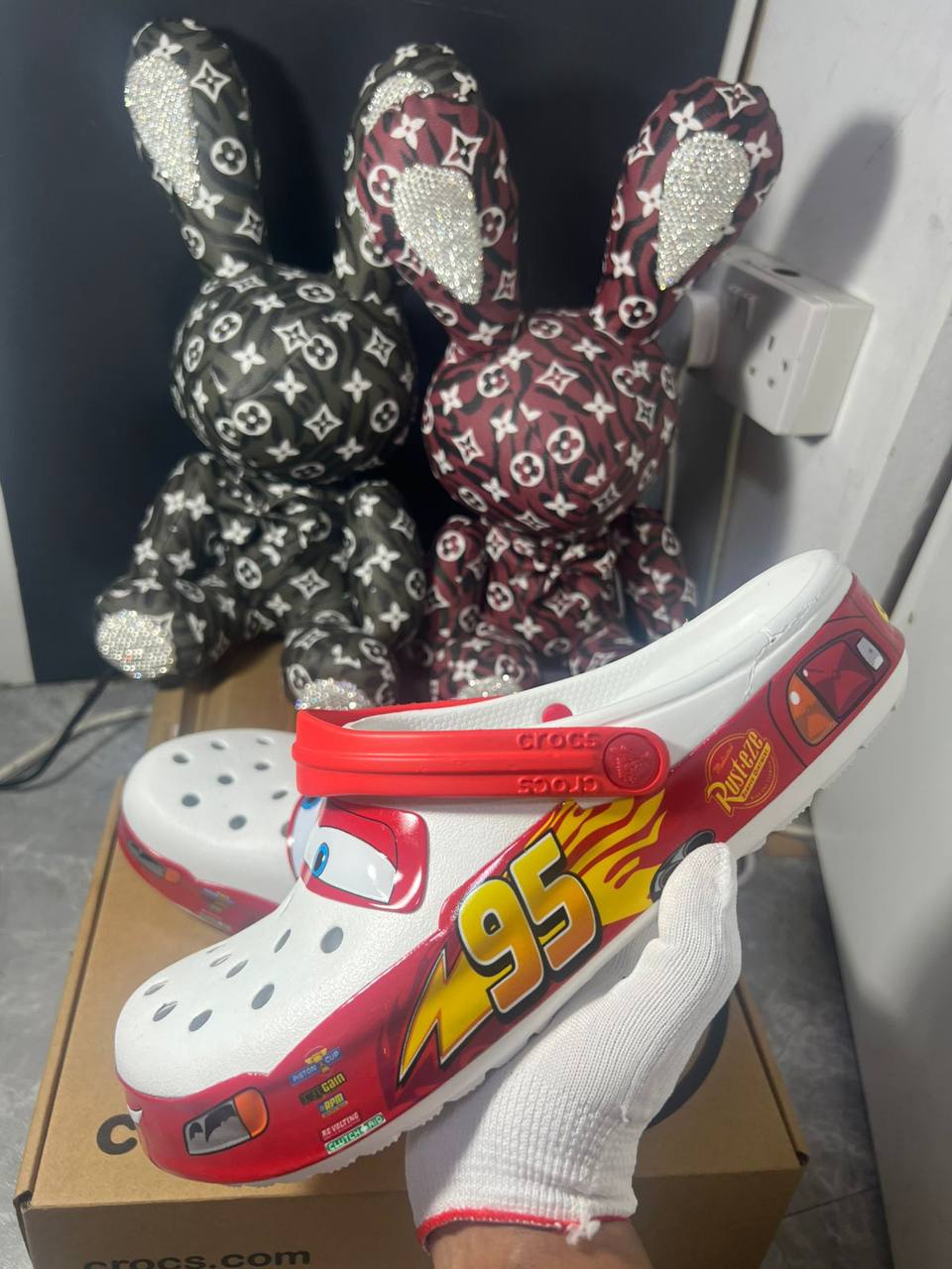 Crocs Classic Lightning McQueen' clog ‘white Red’ 🍄
NEW ARRIVALS 🤩
36-45 AVAILABLE 
120 dhs🪙💕

Zain242
♥️♥️♥️