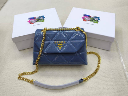 Prada 
Tory burch

90 dhs🇦🇪🇦🇪

  high quality

Zain26
♥️♥️♥️