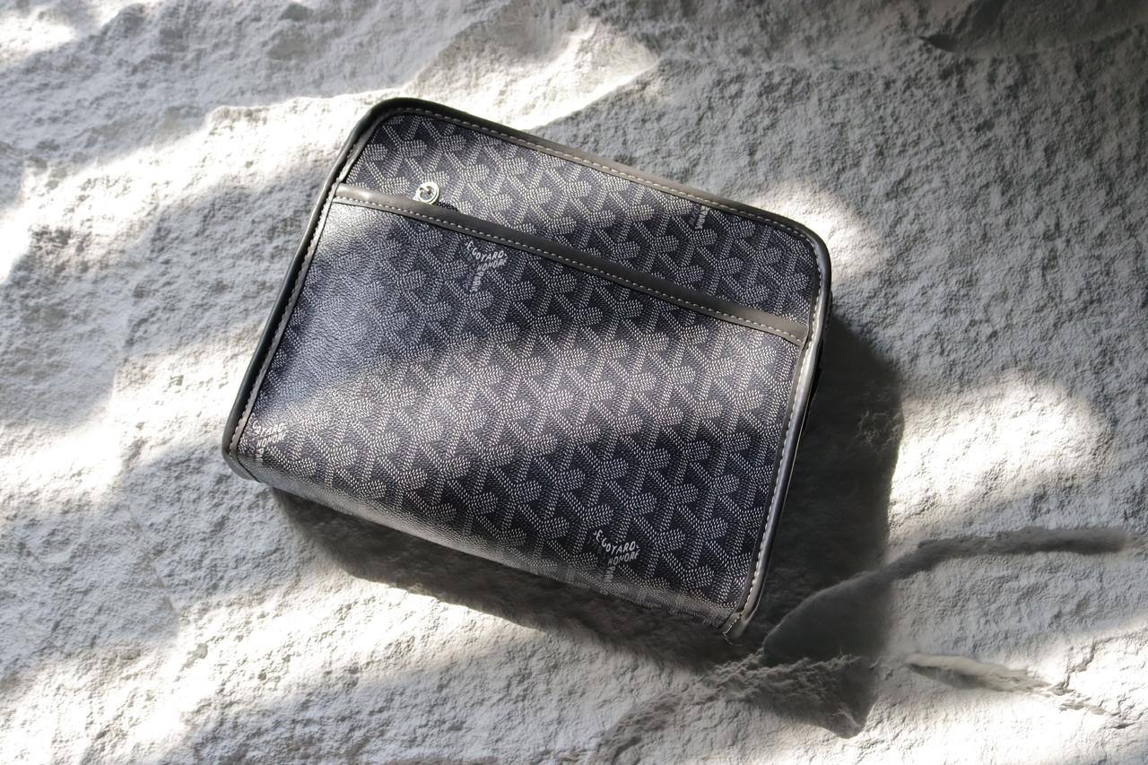 Men's Clutch
80 dhs🪙🌨️

Zain33
♥️♥️♥️