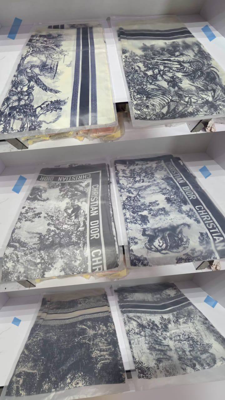 Scarf
35 dhs🪙🌨️

Zain22
♥️♥️♥️