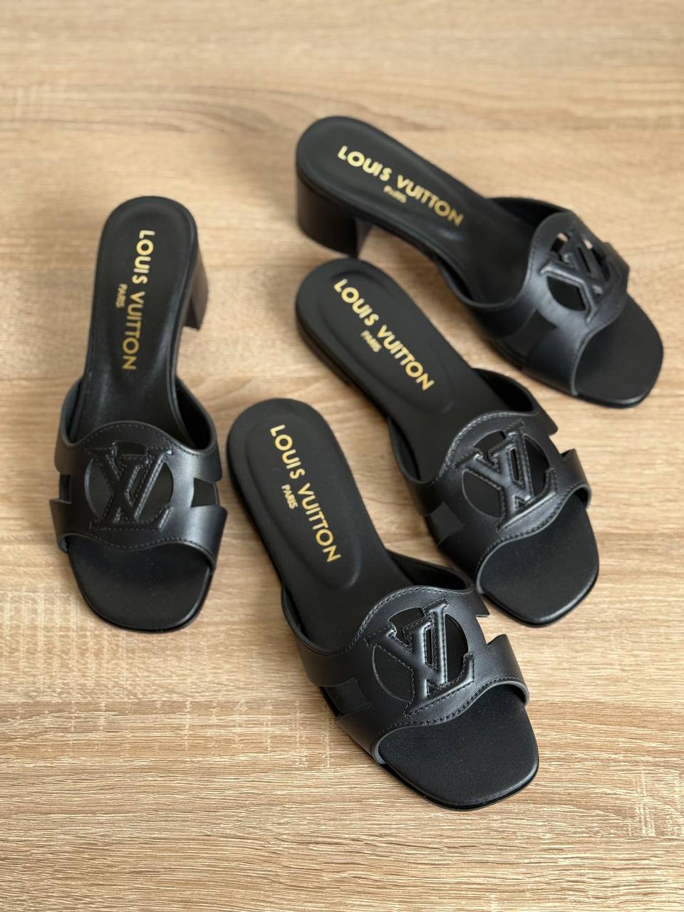 LV
AAA Quality
Size 36 to 41
450 dhs✅

Zain288
♥️♥️♥️