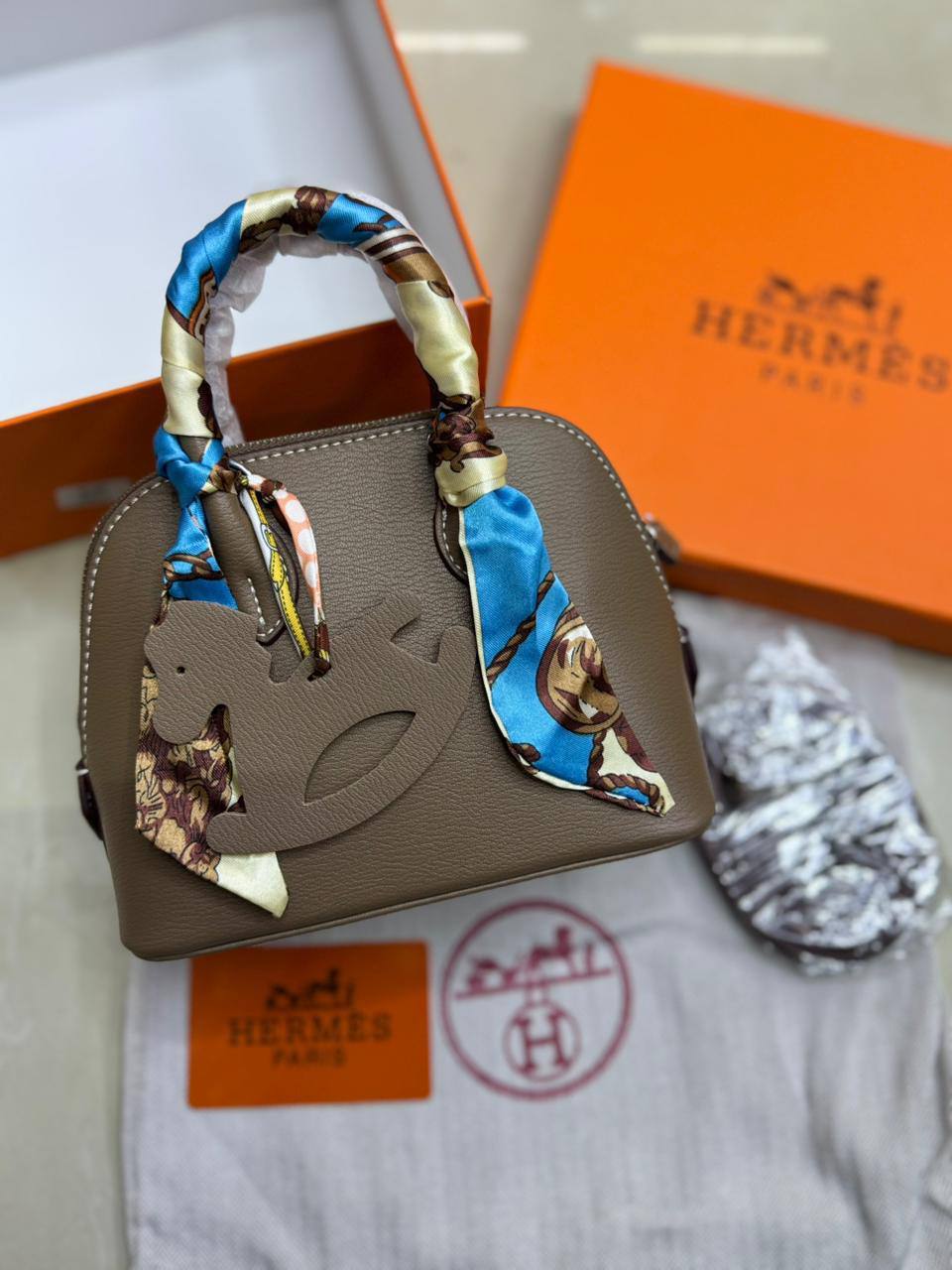Hermes Bolide 

1⃣️ First quality +🎁

Size: 19 * 14 cm

Withbox
85 dhs🇦🇪🇦🇪

Zain115
♥️♥️♥️