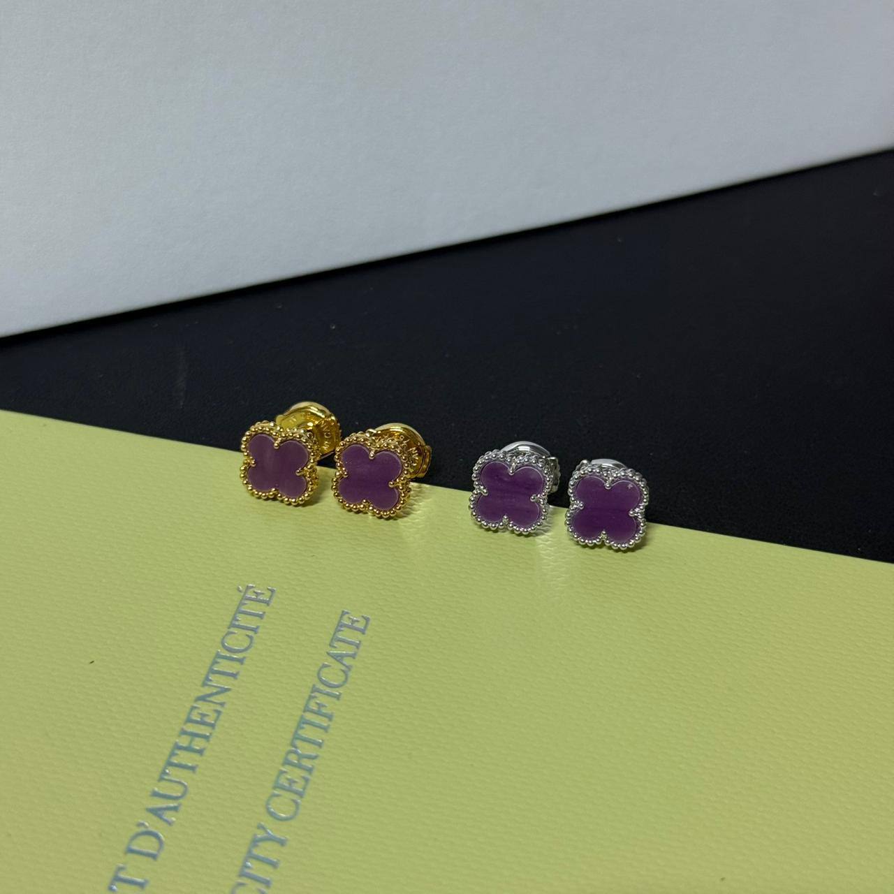 VCA 🦋*
Mini Earring🌸
Master quality 💯

With normal boxes 📦 
45 dhs🪙🌨️

With master box 🗃️ 
75 dhs🪙🌨️

Zain216
♥️♥️♥️