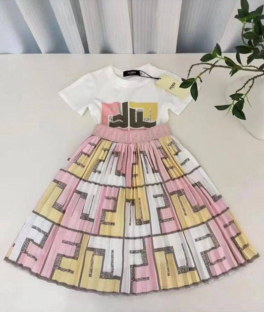 Fendi
1-10y 
120 dhs💓

Zain151
♥️♥️♥️