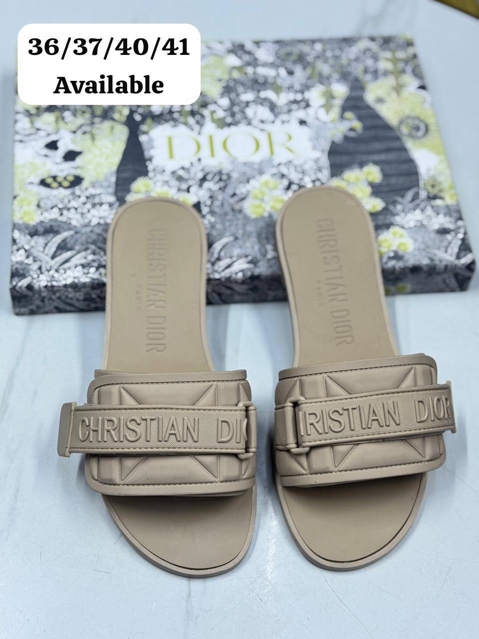 DIOR
90 dhs🇦🇪

Zain21
♥️♥️♥️