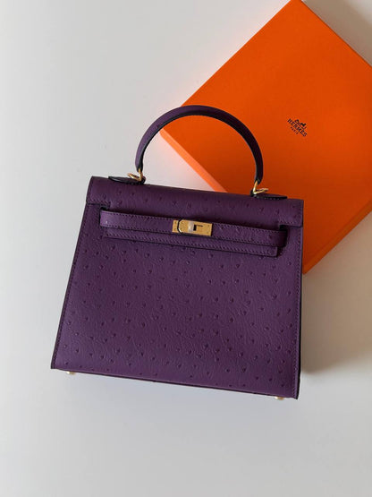 Hermes
 kelly ostrich 25cm💥Master quality ✅with box📦
410 dhs✅

Zain52
♥️♥️♥️
