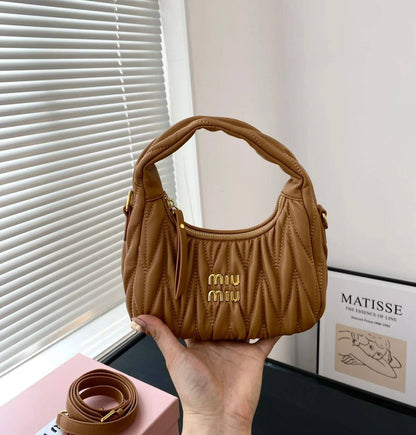 MIU MIU 
NEW CAME GOOD QUALITY 

WITH BOX 
🎁🎁🎁

90 dhs🇦🇪

Zain39
♥️♥️♥️