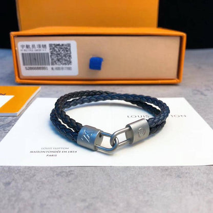 UNISEX BRACELET
MASTER💫✨
50 DHS✅
WITH BOX AND PAPER BAG🛍️🎁

Zain89
♥️♥️♥️