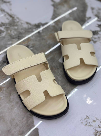 Hermes slipper
100 dhs🇦🇪🇦🇪
Size 36-42

Zain55
♥️♥️♥️