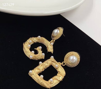 D&G Earrings
Master quality 

55 dhs🇦🇪normal box 📦

Zain48
♥️♥️♥️