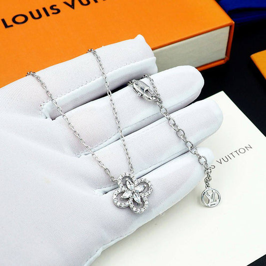 LV
Earring 🐦‍🔥
Necklace🦋
Master quality 💯
With normal boxes 📦 
90 dhs🌺
With master box 🗃️ 
110 dhs🌺

Zain216
♥️♥️♥️