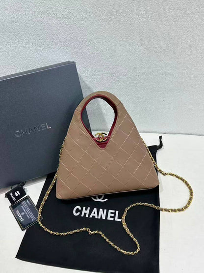 Chanel

withbox 
130 dhs🇦🇪🇦🇪

Zain143
♥️♥️♥️