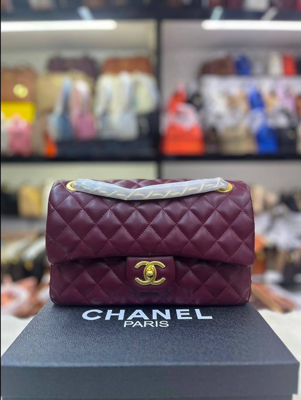 Chanel
120 dhs✅ 
With Box

Zain50
♥️♥️♥️