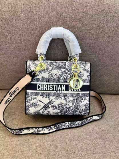 Dior
110 dhs✅
high quality

Zain26
♥️♥️♥️