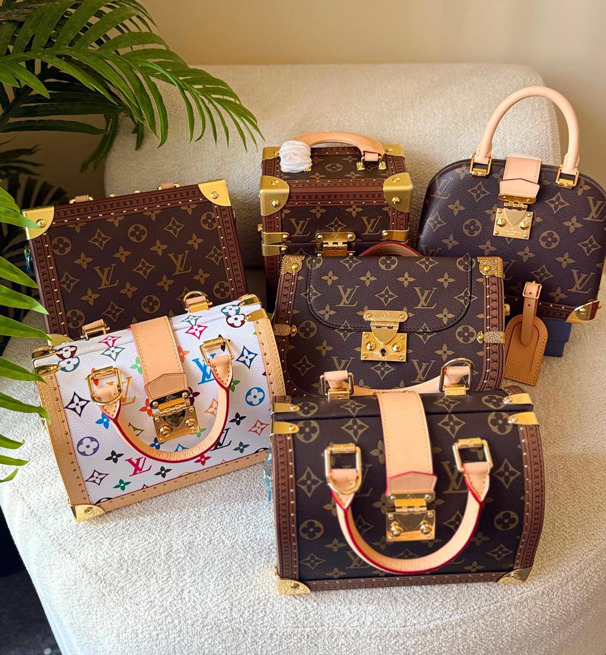 LV - Chanel 
Super Master Stock
    
             🍂 💛 🩷🍂
For Price 👇 WhatsApp✅
0568585901 
0507557372
0552275751 Owner Zain 👌

Zain246
♥️♥️♥️