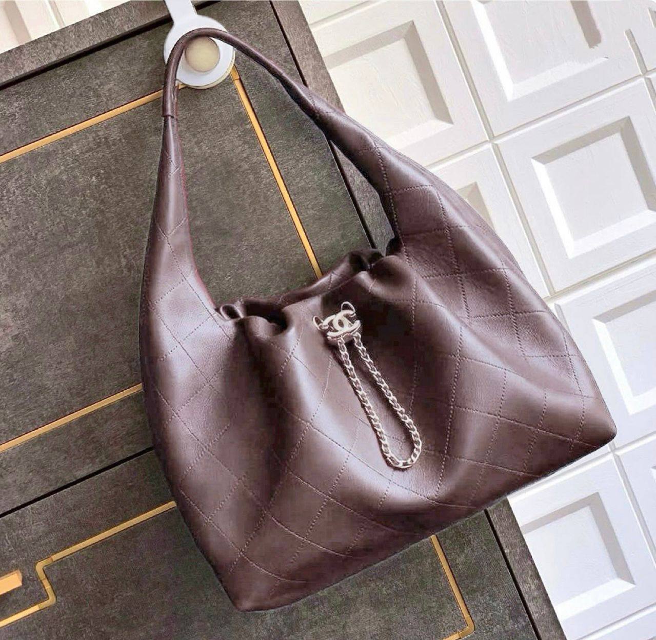 CHANEL 
NEW CAME 
HIGH QUALITY 
115 dhs🇦🇪

Zain39
♥️♥️♥️