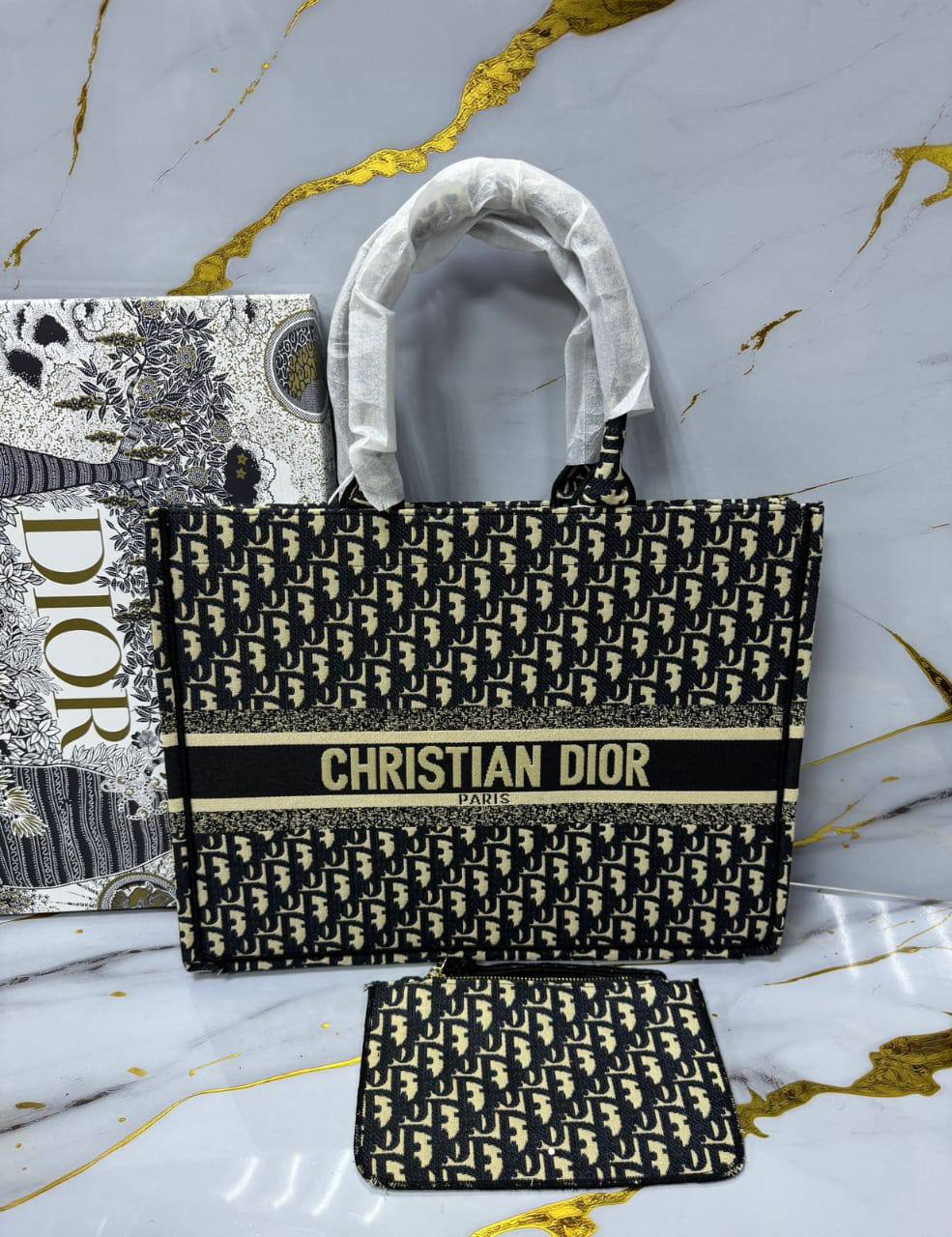 Dior
High quality

115 dhs❤️

with box
🎁🎁🎁

Zain136
♥️♥️♥️