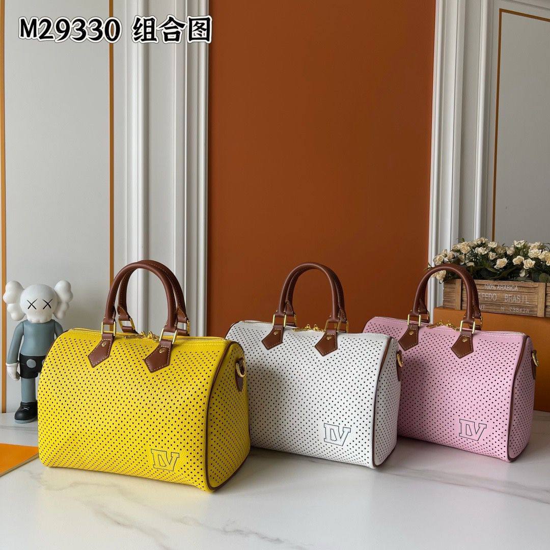 Lv Speedy 
Master🌺🌺
30cm
270 dhs✅

Zain114
♥️♥️♥️