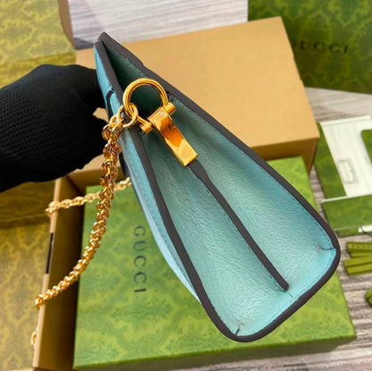 GUCCI 
COPY ONE 
 WITH BOX 
160 dhs💛

Zain295
♥️♥️♥️