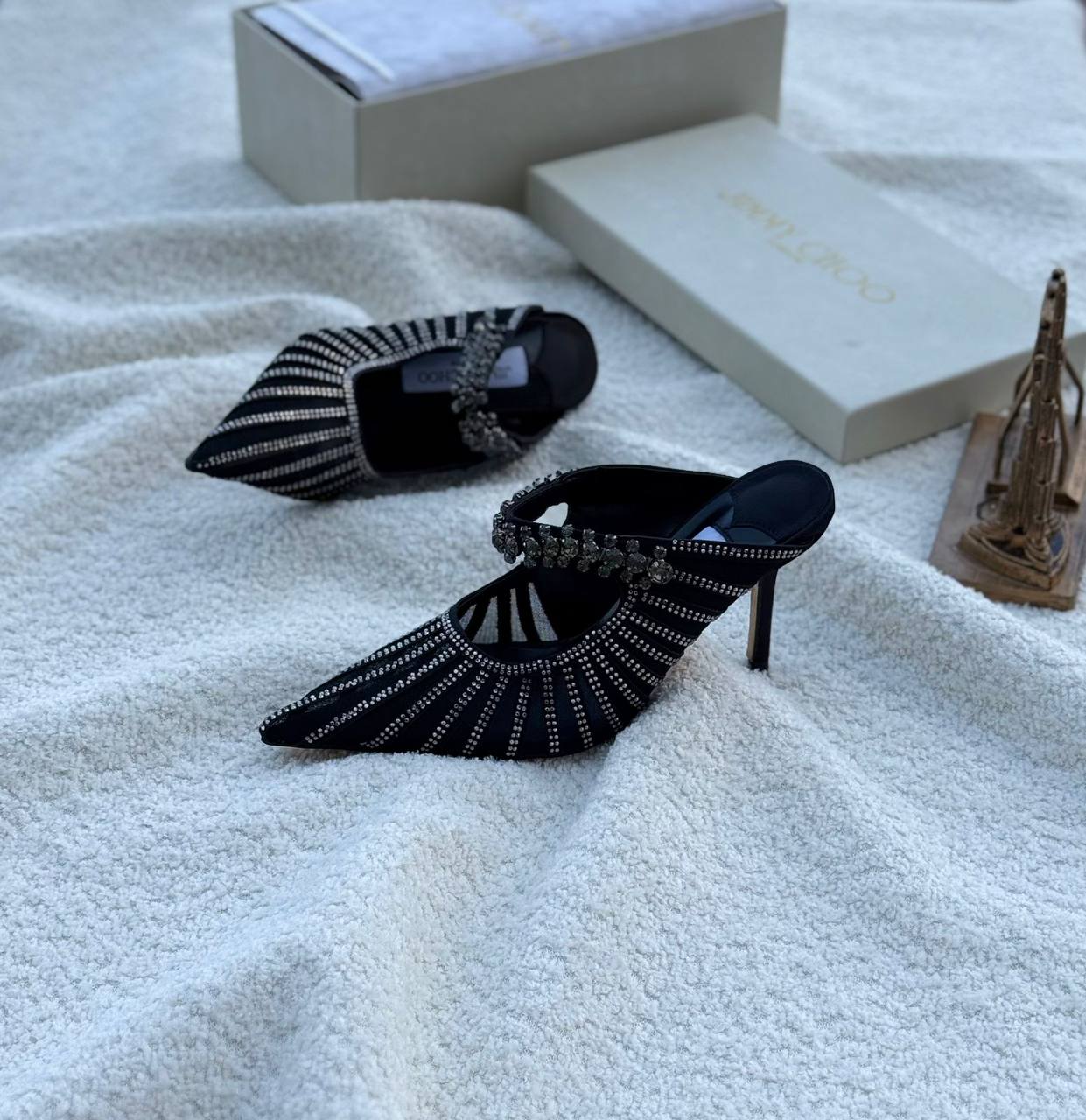 New. Jimmy choo heel
  Size  .  36.  to 41

125 dhs💓

Zain80
♥️♥️♥️