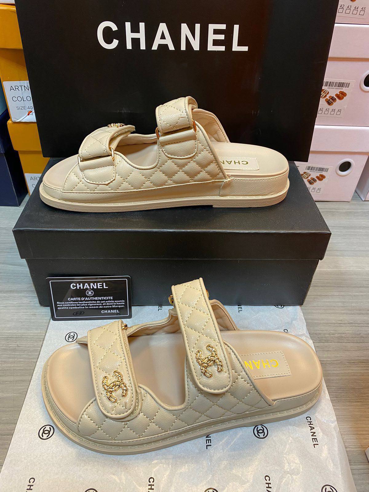 Chanel 

Slipper, New Arrived 

Size 36 To 41
120 dhs🇦🇪🇦🇪

Zain16
Zain120
♥️♥️♥️