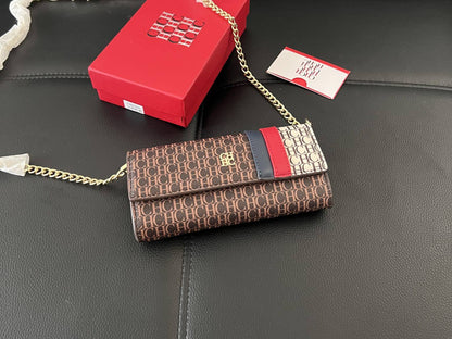 Chanel - CH
85 dhs✅
size 19cm
High quality

Zain26
♥️♥️♥️