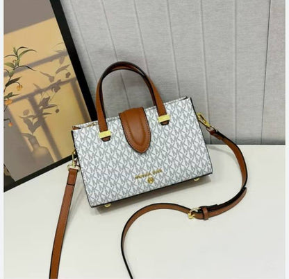 Mixed brands
MK
Gucci
Lv

100 dhs🇦🇪
high quality  
23cm

Zain26
♥️♥️♥️