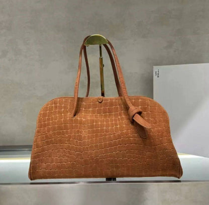 JACQUEMUS 
MASTER COPY
 WITHBOX 
270 dhs✅
leather

Zain295
♥️♥️♥️