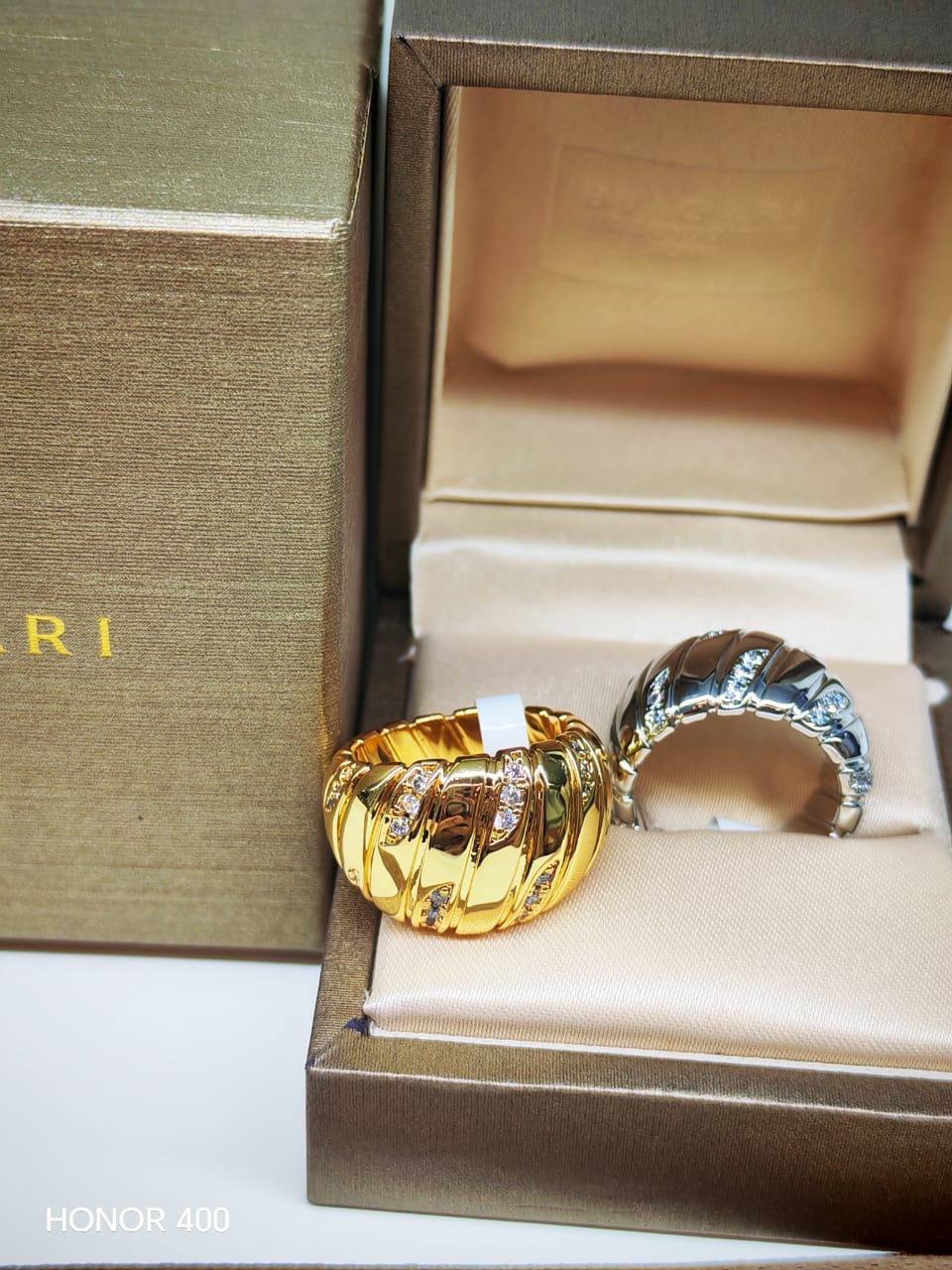 Bvlgari
55 dhs✅ 

normal box

Zain122
♥️♥️♥️