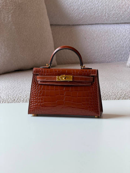 Hermes kelly croc 19cm💕master quality😍with box❤️
520 dhs💓

Zain52
♥️♥️♥️