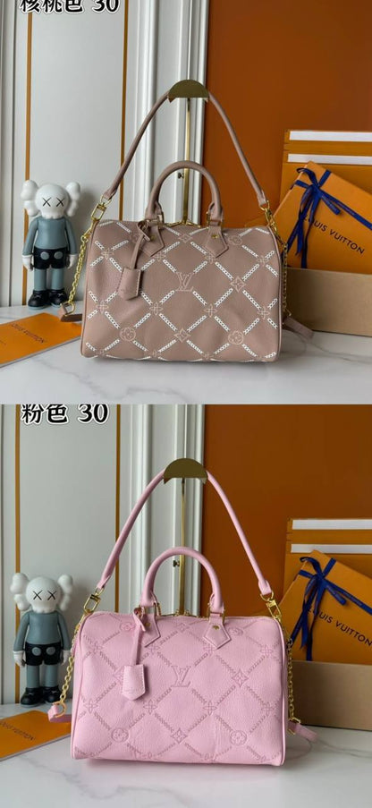 LV
Master🔥🔥
Size 30cm
280 dhs✅

Zain114
♥️♥️♥️