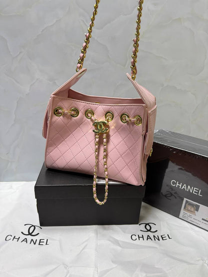 Chanel

High quality 

With box 
100 dhs🇦🇪🇦🇪

Zain136
♥️♥️♥️