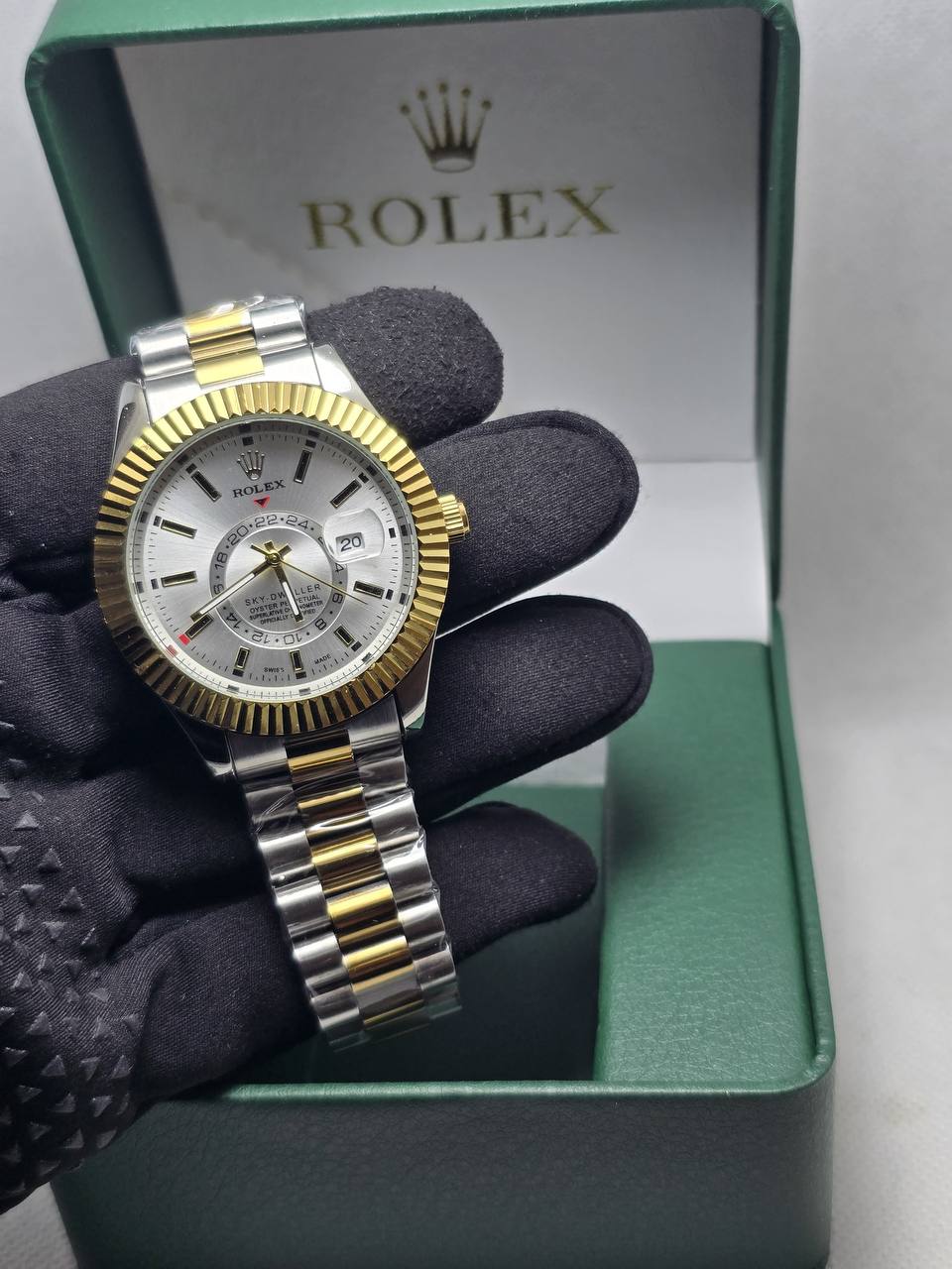 Rolex Men Sky dweller
*Fake - Automatic movement*
*Battery*
65 dhs✅

Zain29
♥️♥️♥️