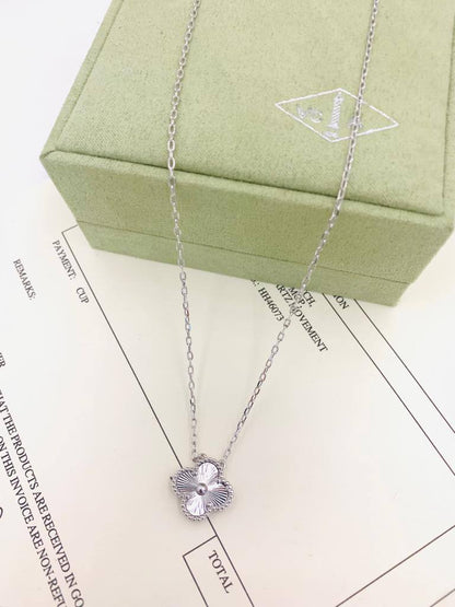 VCA 
💫✨
NECKLACE
50 DHS🗽
WITH BOX AND PAPER BAG 🎁🛍️
ALL COLOR AVAILABLE

Zain89
♥️♥️♥️