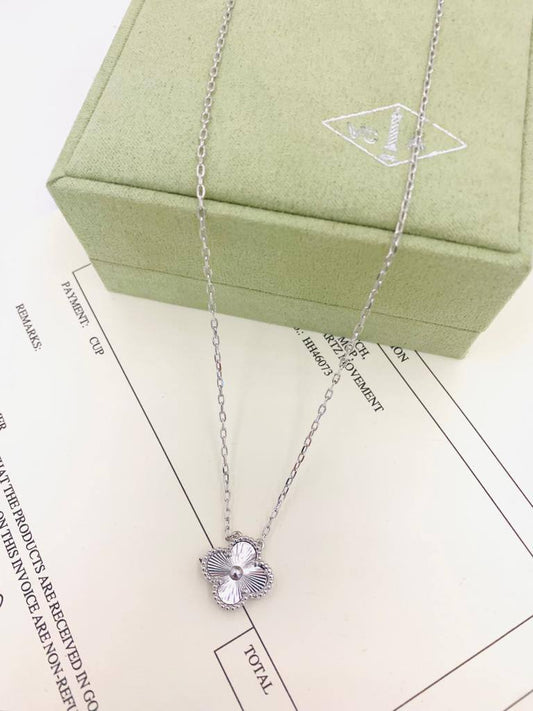 VCA 
💫✨
NECKLACE
50 DHS🗽
WITH BOX AND PAPER BAG 🎁🛍️
ALL COLOR AVAILABLE

Zain89
♥️♥️♥️