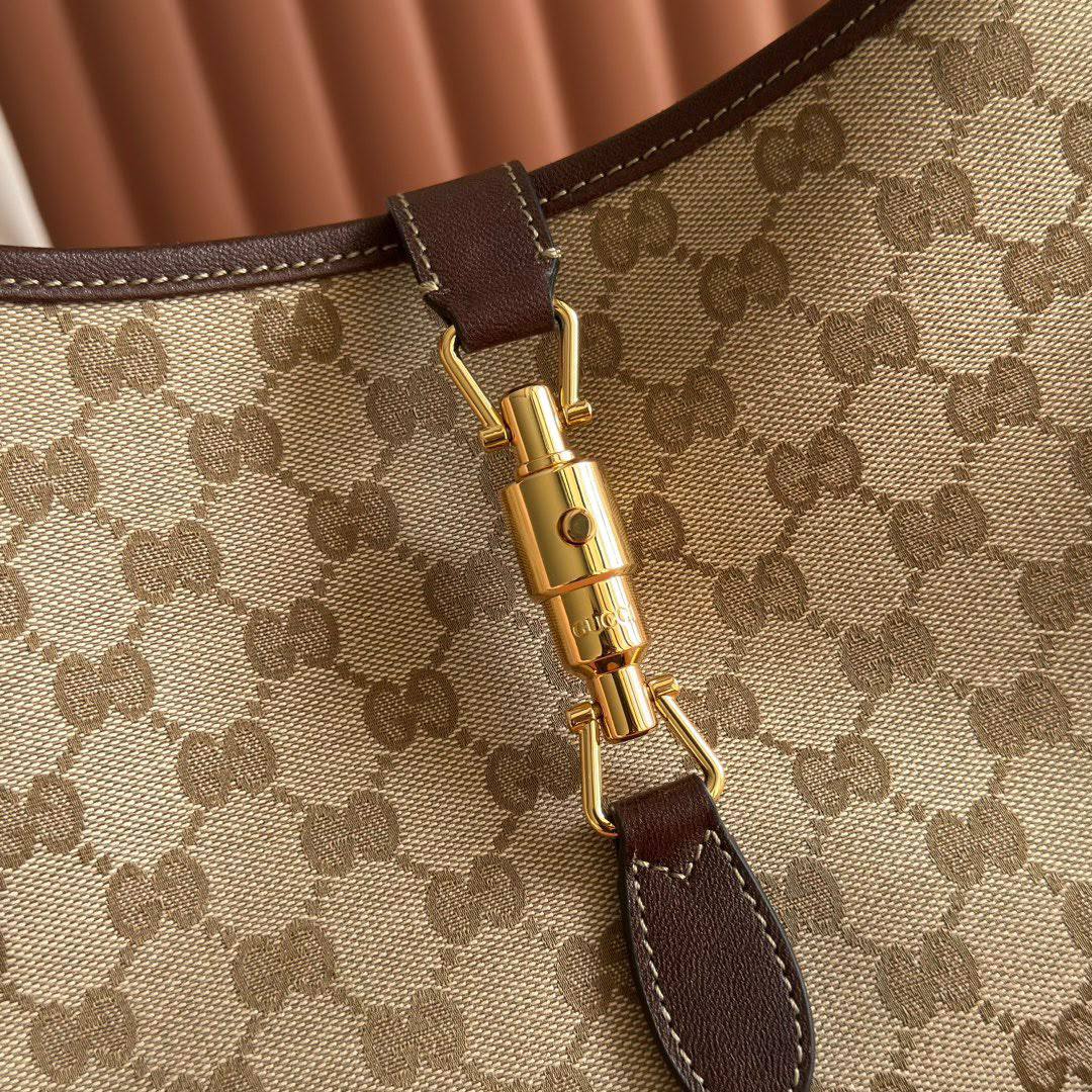 GUCCI 

NEW CAME 
HIGH QUALITY 

WITH BOX 

125 dhs🇦🇪🇦🇪🇦🇪

Zain39
♥️♥️♥️