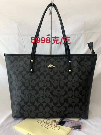 Coach
90 dhs✅
size 42cm

Zain26
♥️♥️♥️